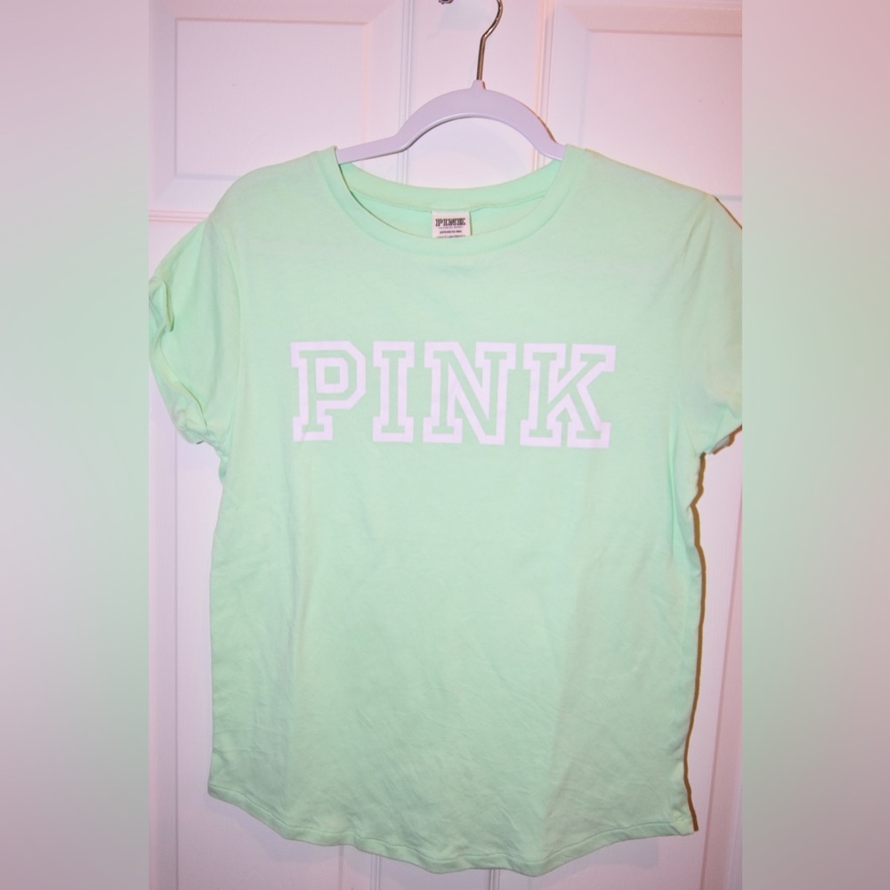 💚EUC VS PINK Tee🤍